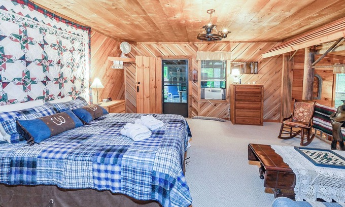Lake Toxaway Cabin | Bunkhouse - Family Friendly Cabin - Close to Waterfalls