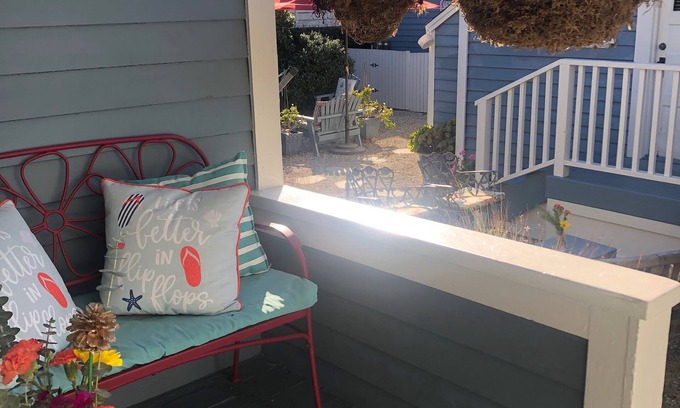 South Redondo Cottage | Burnham Beach Cottages #2-Block to Beach!