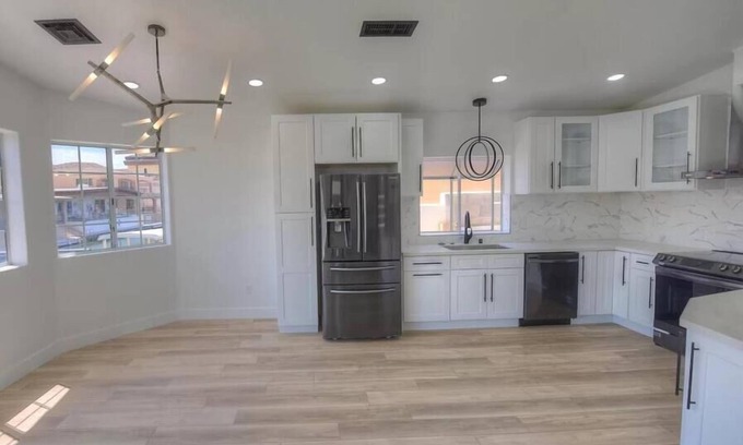 Parker Strip House | Bush Master Suite Sum