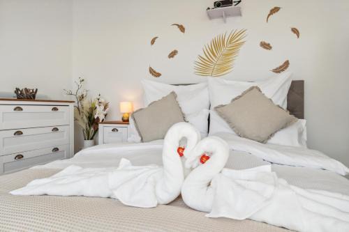 Brugg Apartment | Business I Family Apartment I 1-4 Personen - Aare Blick, nahe Altstadt I Beamer - 99" Leinwand I Terrassen Lounge und Parkplatz