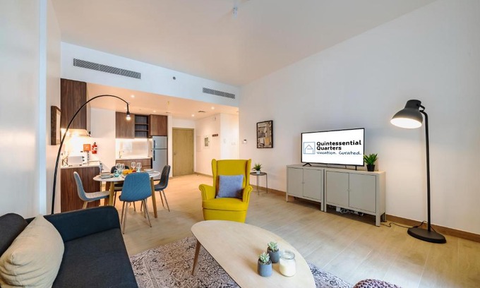 Dubai Apartment | Bustling Beach Hotspot - Stylish Interior - La Mer