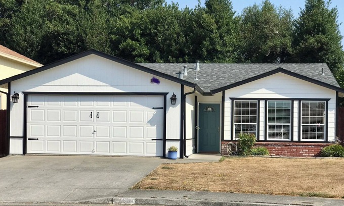 McKinleyville House | Butterfly Cove/5 minutes to Beaches and Redwoods