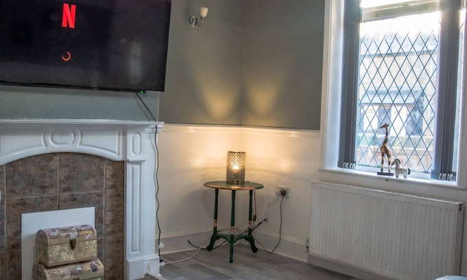 Huddersfield House | Bv Classic 2 Bed Perfect For Contractor In Hud