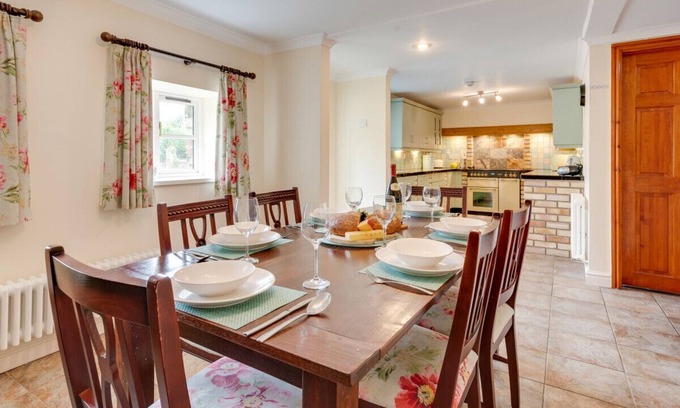Cwm-twrch Isaf House | Bwthyn Glyn - Three Bedroom House, Sleeps 6