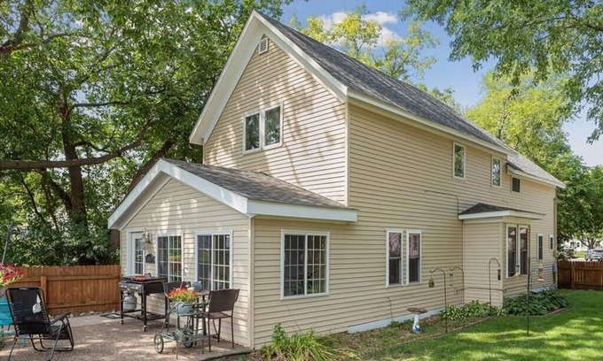White Bear Lake House | By the Lake. Close to Shoreview, Stillwater, Grant, Mahtomedi