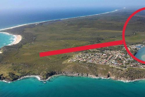 East Wardell House | Byron Soul - Waterfront 3BR w Deck - Views