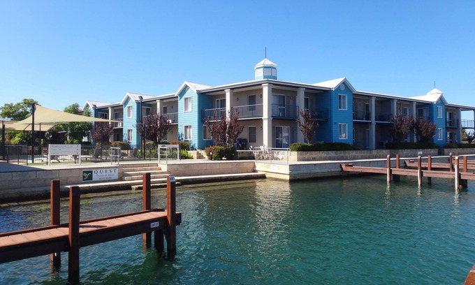Halls Head Hotel | C Mandurah Resort