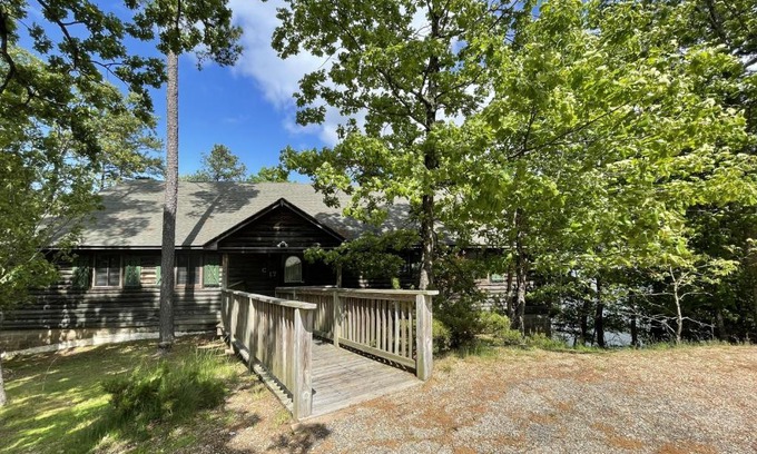 Mount Ida House | C17, Three bedroom, three bath log-sided, luxury Harbor North cottage with hot tub cottage