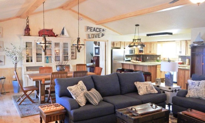 Mount Ida House | C21, Three bedroom, three bath log-sided, luxury Harbor North cottage with hot tub cottage