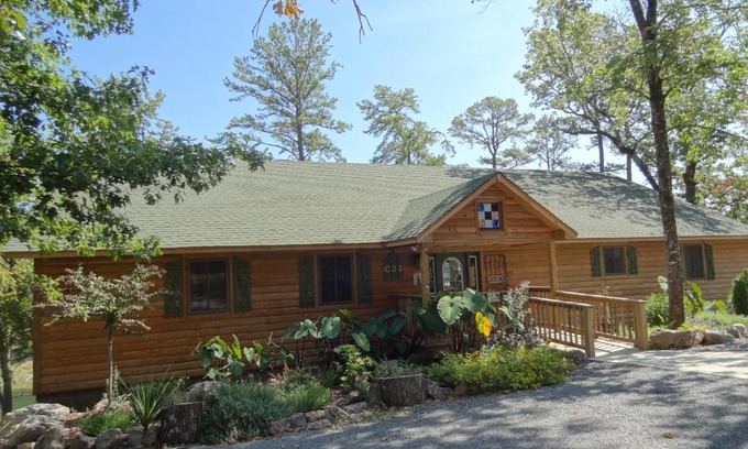 Mount Ida House | C22, a luxury, three bedroom, three bath Harbor North cottage overlooking the lake cottage