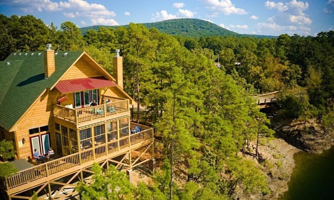 Mount Ida House | C25, Four bedroom, 4 1 2 bath luxury log-sided cottage with hot tub cottage