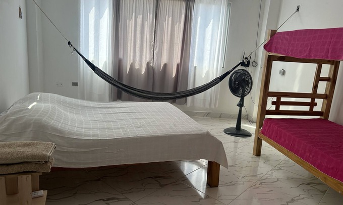 Santa Cruz de Lorica Cabin | Cabaña Completa a 50 Metros de la Playa y en Zona Urbana del Pueblo