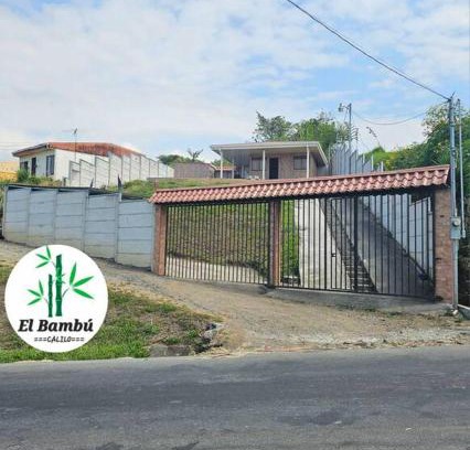 Juan Vinas House | Cabaña de Descanso El Bambú