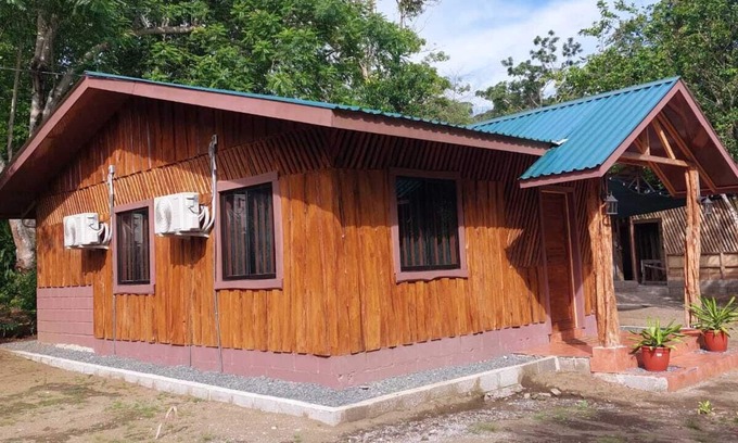 Langostino Cabin | Cabaña en Pavones, a 15 Minutos de la Segunda ola Izquierda más Larga del Mundo