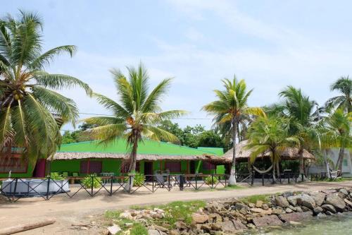 San Antero House | Cabaña en primera línea de playa en San Antero con Aire AC y 5 habitaciones