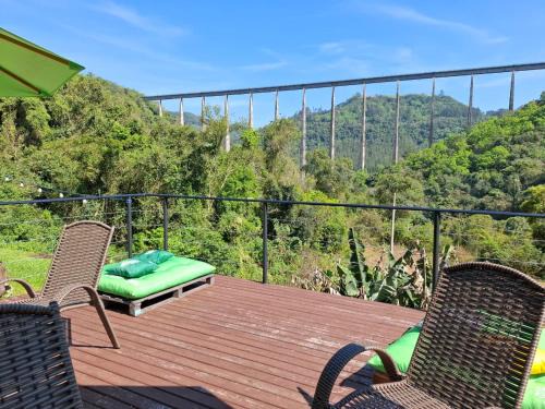 Vespasiano Correa House | Cabanas V13, segundo maior viaduto do mundo! Com ar