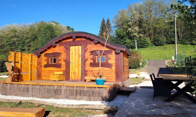 Amoncourt Cabin | Cabane Féeriques D'amoncourt