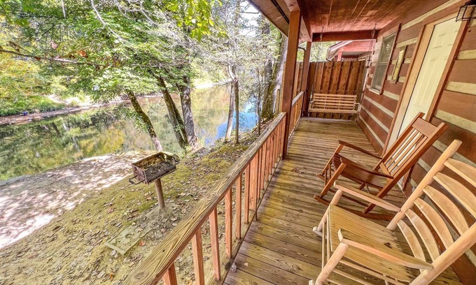 Cherokee Cabin | Cabin #1 - Riverfront w/Gas Fireplace and more!