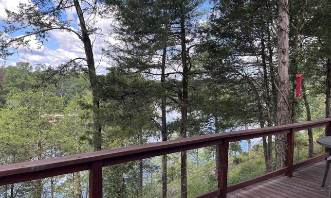 Mid America Cabin | Cabin #12 All Decked Out, Peaceful and Tranquil