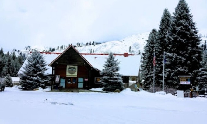 Lowman Cabin | Cabin 2 at Southfork Lodge- sleeps up to 6