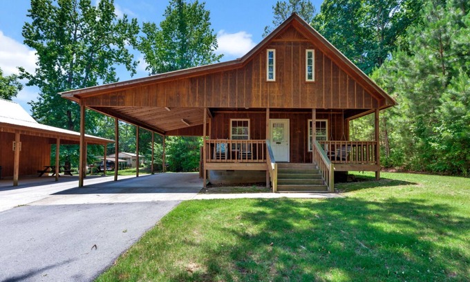 Langston Cabin | Cabin #2 Fisherman's Landing/ Fishing Cabin w/Covered Boat Shelter Sleeps 5