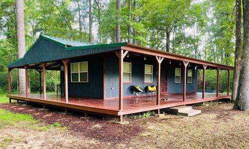 Summit Villa | Cabin 2 - Modern Cabin Rentals in Southwest Mississippi at Firefly Lane