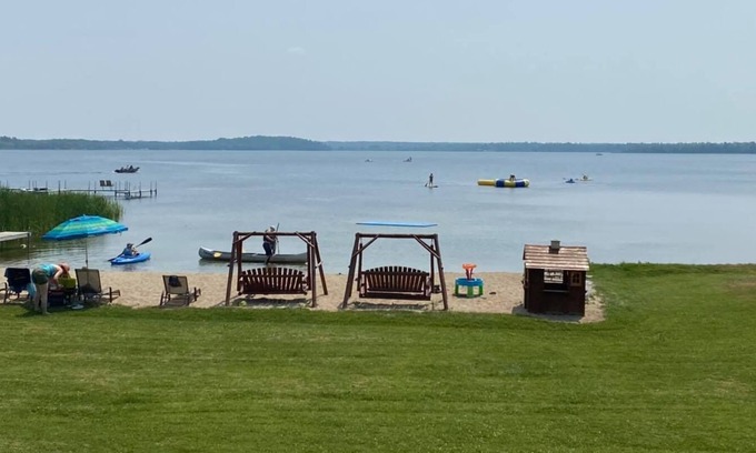 Hines Resort | Cabin 4 Lakeview Family/Pet Friendly Resort Amenities Beach, Dock, Fishing Boats