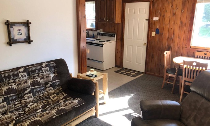 Hines Villa | Cabin 5 Family Friendly Resort