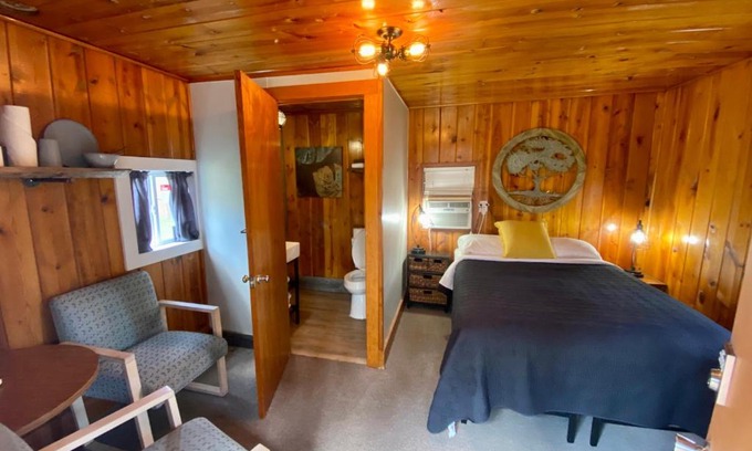 Rapid City Hotel | Cabin 8 at Horse Creek Resort