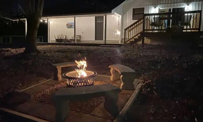 Hardin House | Cabin at the Lake 3BRD/2BTH