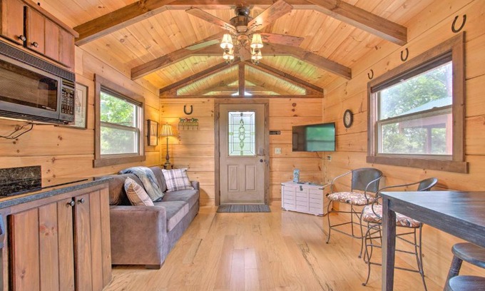 Mill Spring House | Cabin in Mill Spring Near Parker-Binns Winery