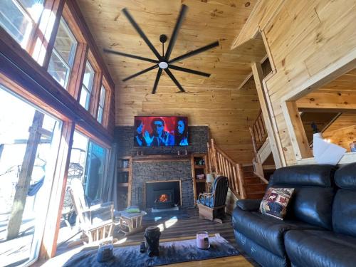 Lancaster Villa | Cabin in the treetops!