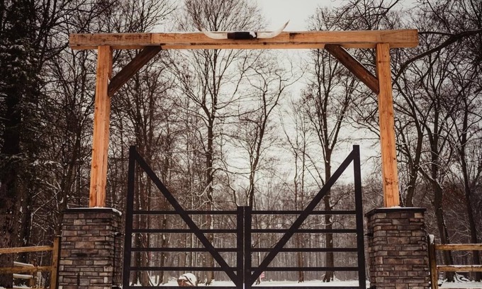 Houston Cabin | CABIN IN THE woods with pond and trails