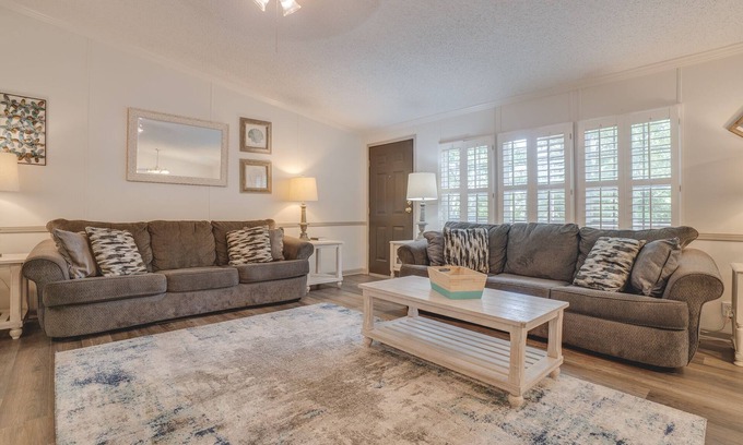 Royal Cabin | Cabin J at Safe Harbor Brady Mountain on Lake Ouachita!