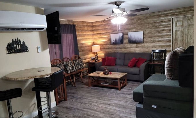 Lincoln House | Cabin Oasis in the Suburbs!