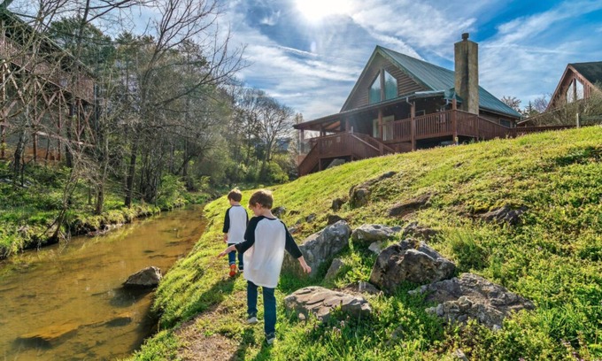 Sevierville Cabin | Cabin On A Creek! 2mi To Dolly, Pickleball & More!