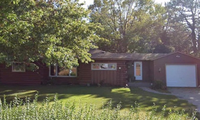 Hampton House | Cabin on Beeds Lake