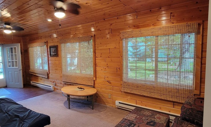 Pine River Cabin | Cabin on Norway Lake, 2 bedroom/sleeps 6