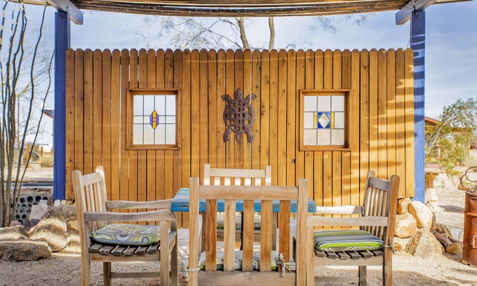Joshua Tree Cabin | 🌵Cabin Under the Stars - Hot Tub, BBQ and Firepit🌵