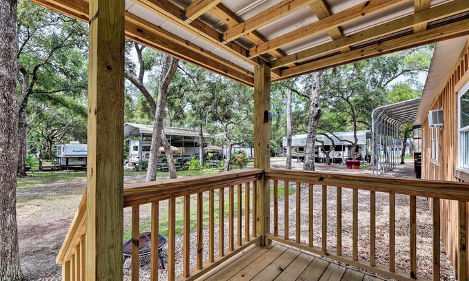 Steinhatchee Cottage | Cabin w/Fire Pit, Walk to Steinhatchee River!