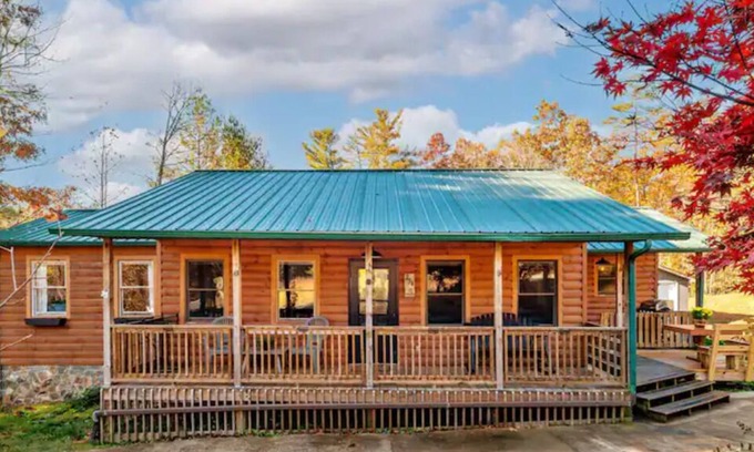 Marion Cabin | Cabin w/ Large Fenced in Backyard, 2 Fire-Pits, Cozy Sofa, Fire-Place, Bike Rack