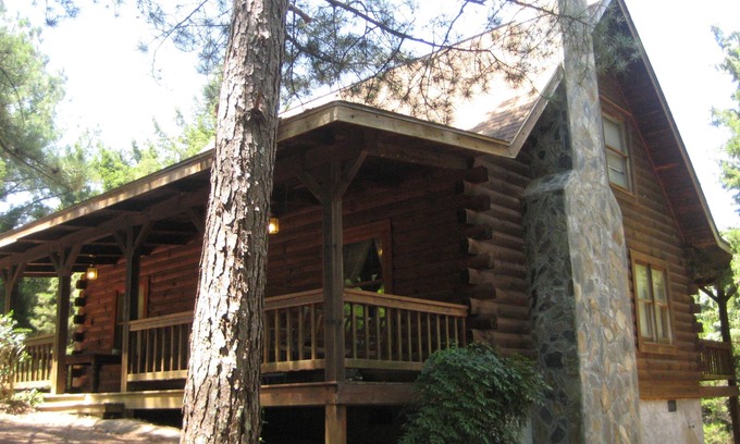 Pine Mountain Cabin | Cabin with a fire place in the woods