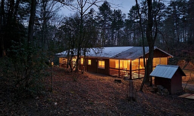 Murphy Cabin | Cabin with Hot Tub Firepit and Fireplace near waterfalls, wineries on 1.25 acres