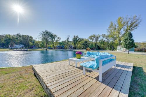 Austinville Apartment | Cabin with Trail and Pond Access in Steamboat Rock!