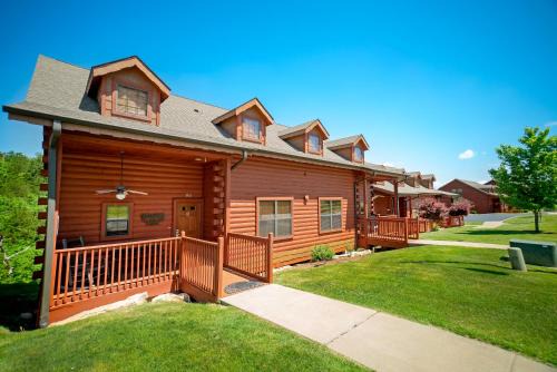Branson Theater District Resort | Cabins at Grand Mountain