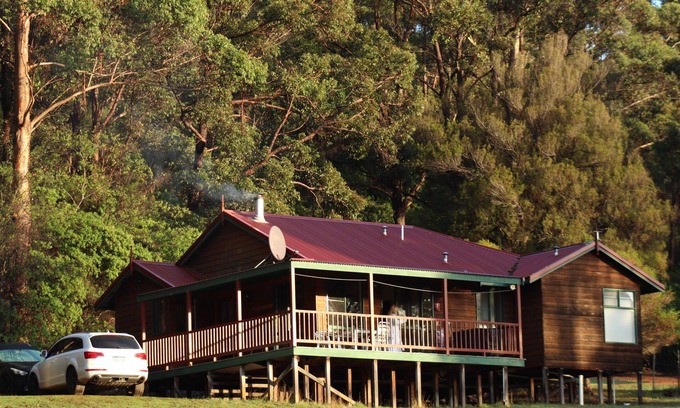 North Walpole Hotel | Cabins nestled in 170 acres of old growth forest near the Valley of the Giants.