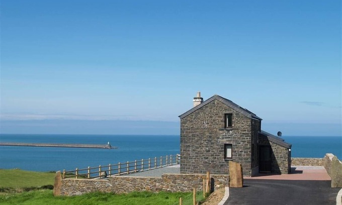 Fishguard Cottage | CABLE COTTAGE, family friendly, country holiday cottage in Fishguard