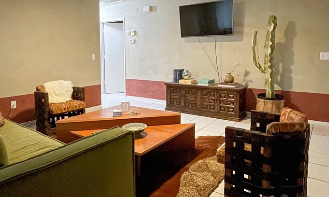 Twentynine Palms House | Cactus del Sol- A Boutique stay 5 min to Joshua Tree entrance