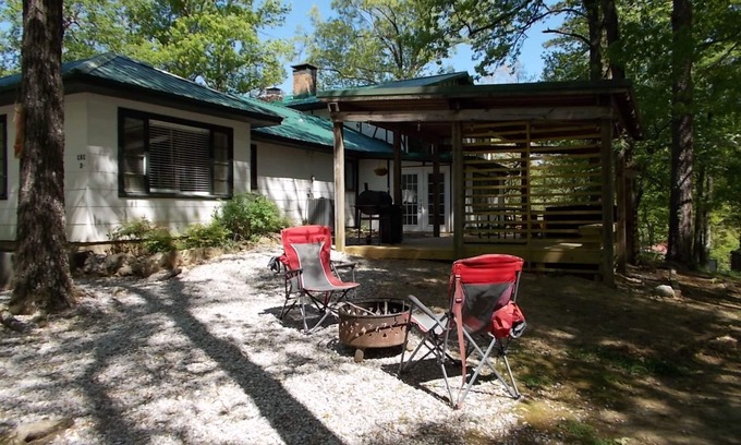 Caddo Gap House | Caddo River Crossing - The Suite - Has a view and access to the Caddo River