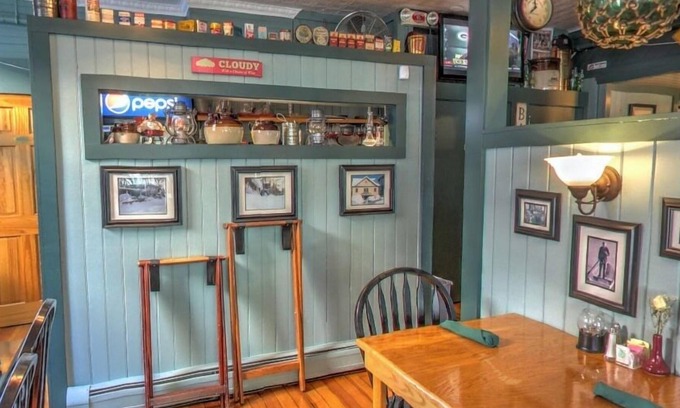 Southwest Harbor Hotel | Cafe Drydock & Inn